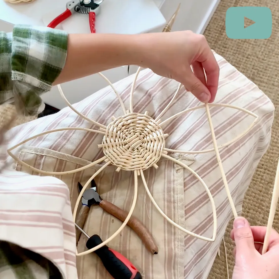 an image of a willow flower being made in a willow weaving tutorial